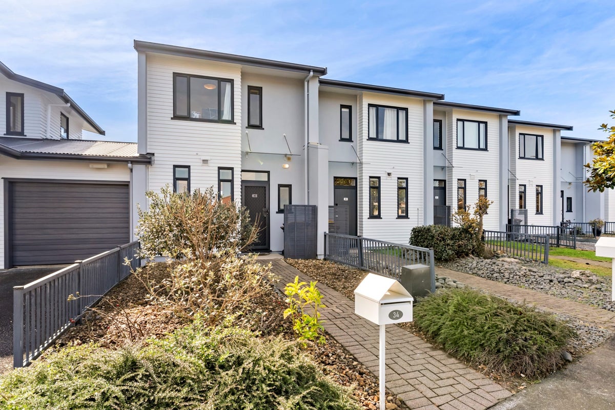 34/2 Armoy Drive, East Tamaki, Auckland - Carousel 1
