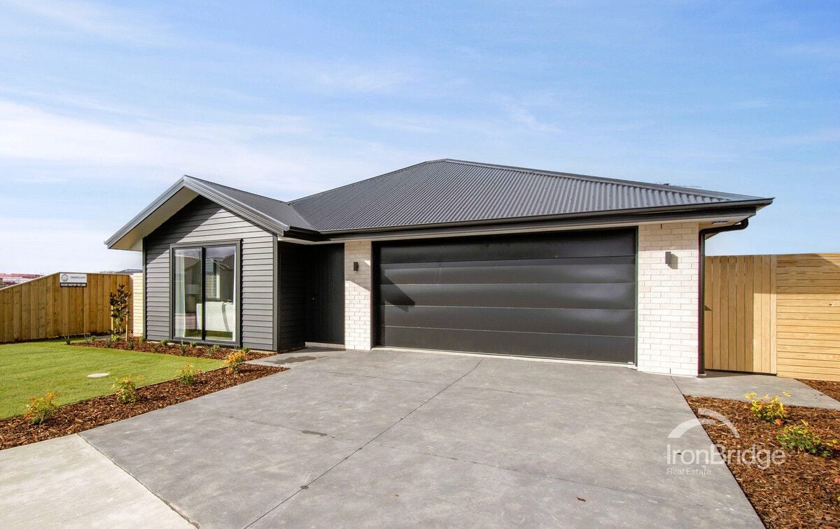 12 Herridge Street, Woodend, Woodend - Carousel 1