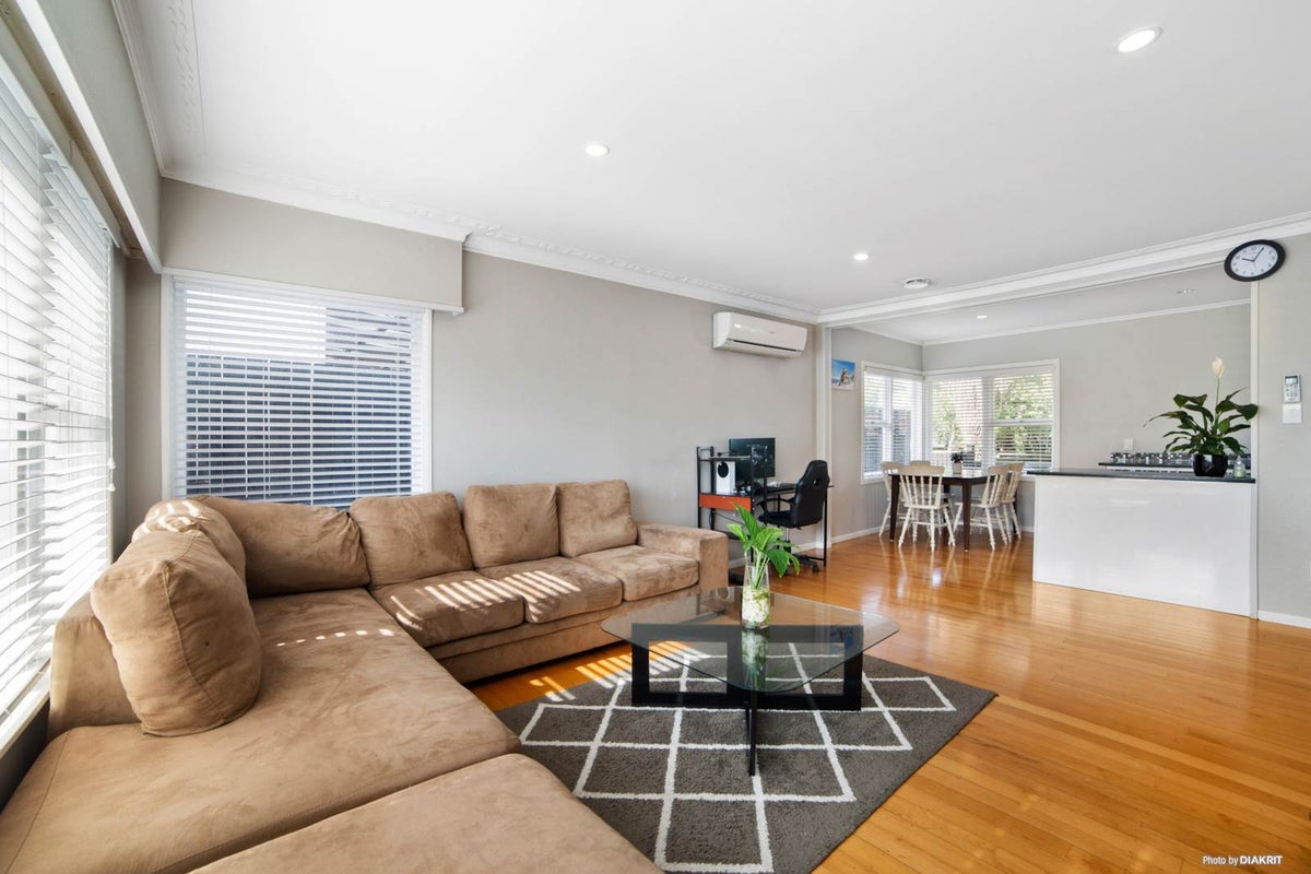 245A Beach Haven Road, Birkdale, Auckland - Carousel 2