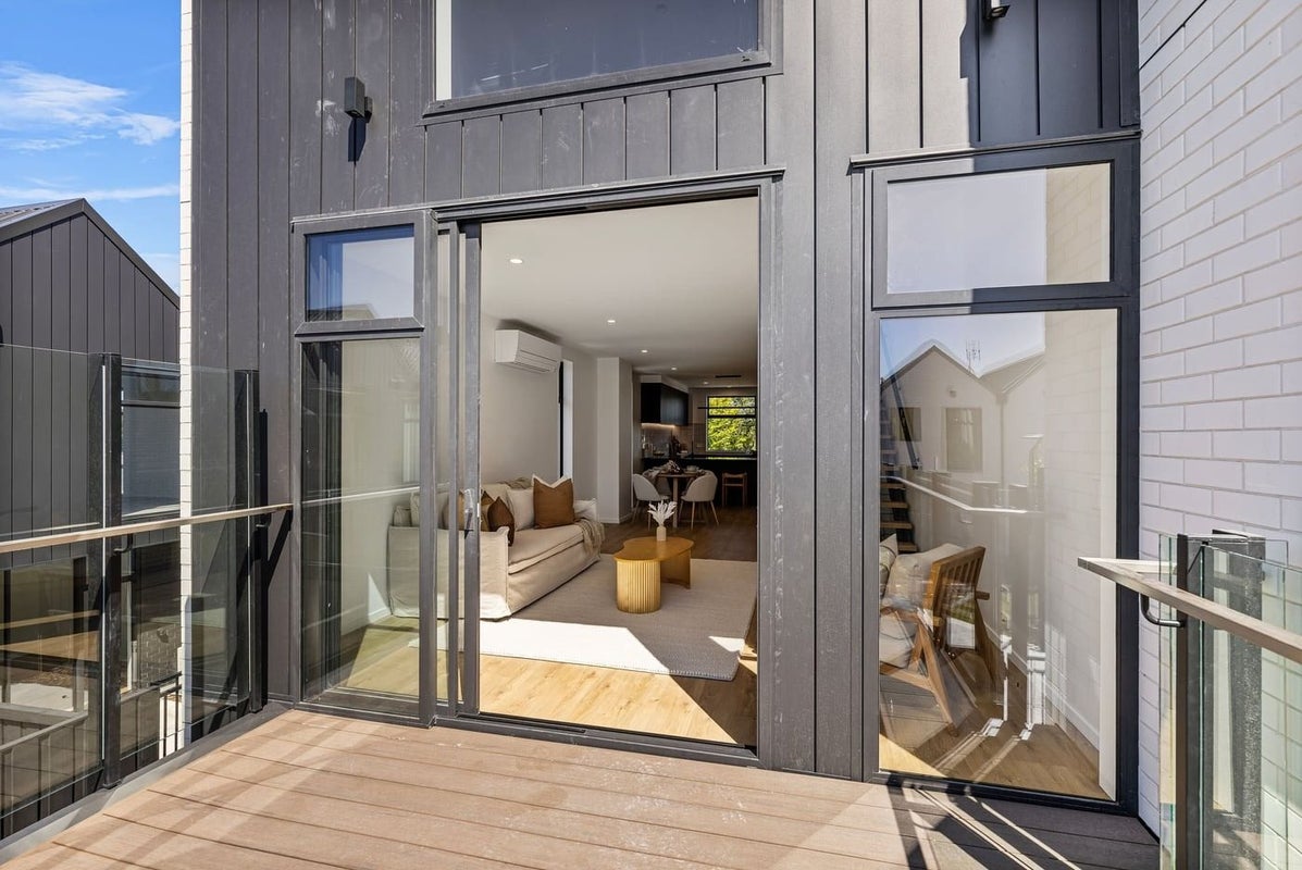 2/11 Donald Place, St Albans, Christchurch - Carousel 17