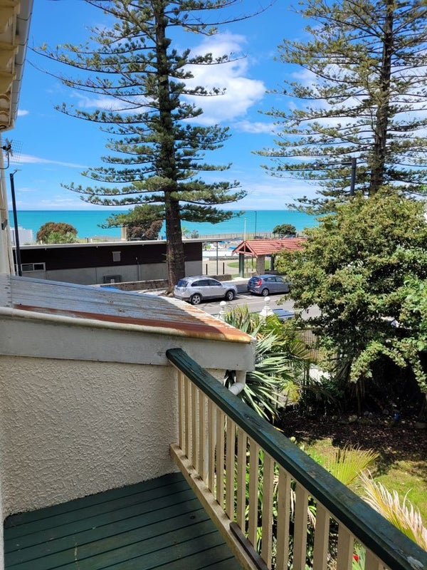 29 Marine Parade, Bluff Hill, Napier - Carousel 2
