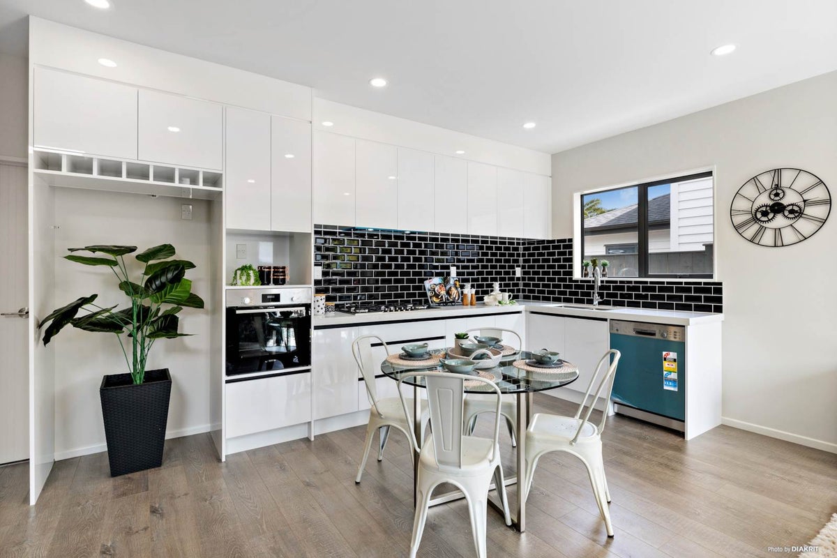 61B Seabrook Avenue, New Lynn, Auckland - Carousel 2