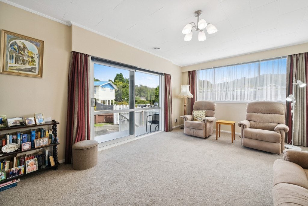 15 Riversdale Road, Clouston Park, Upper Hutt - Carousel 2
