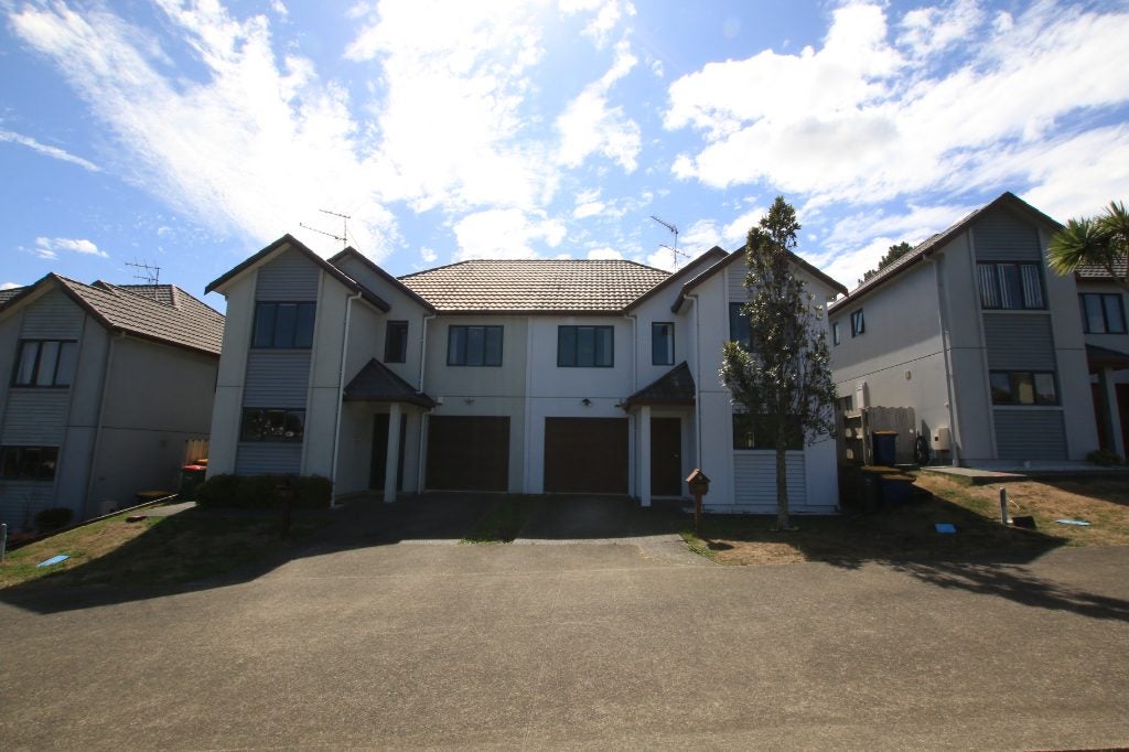 17 Candlestick Place, Oteha, Auckland - Carousel 1