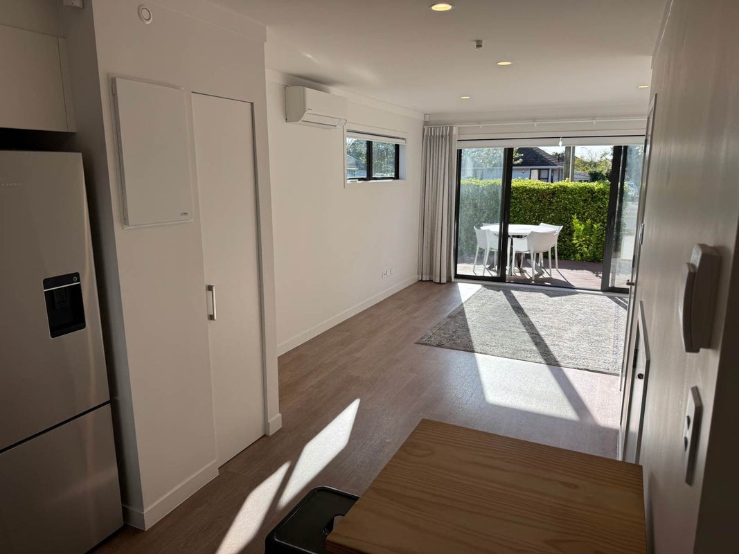 29 Kawiti Avenue, Point England, Auckland - Carousel 1