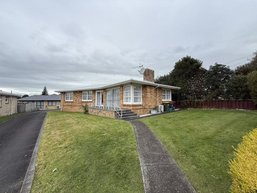 65 Fenwick Crescent, Hillcrest, Hamilton - Carousel 1