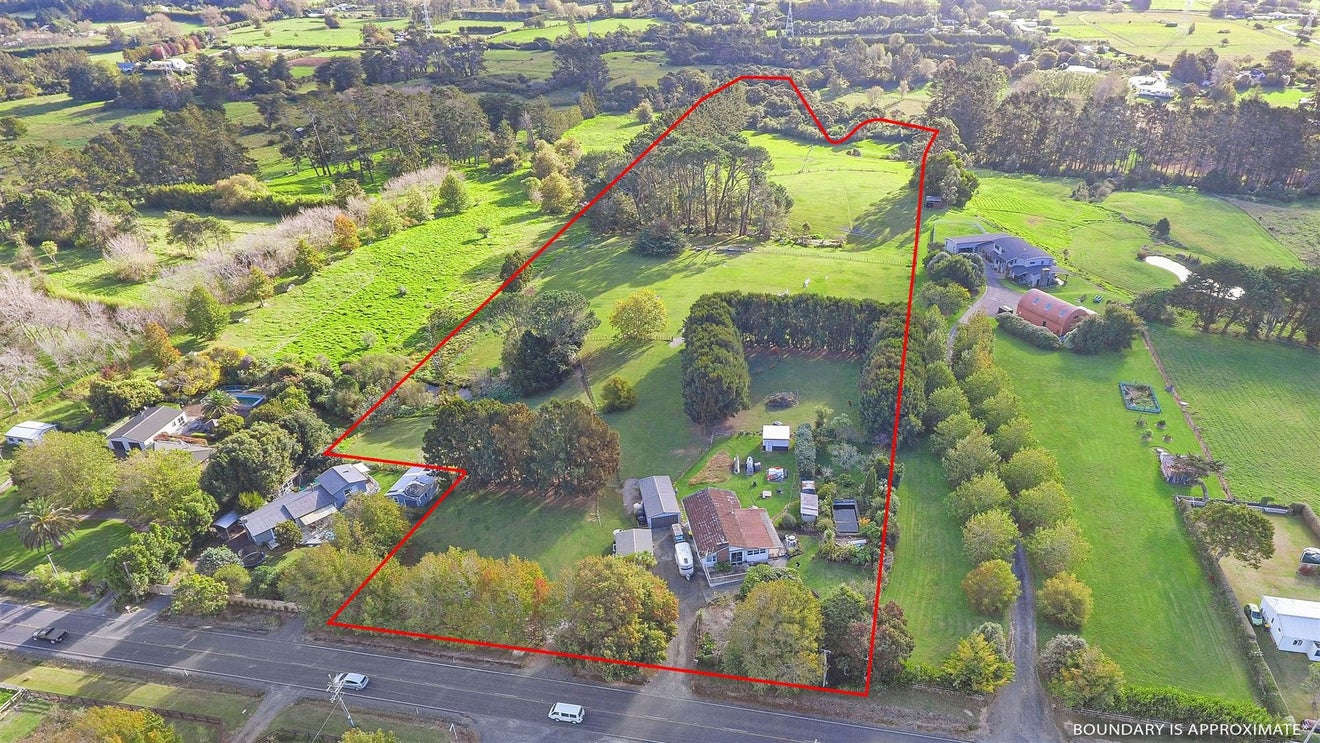 370 Taupaki Road, Henderson - Carousel 1