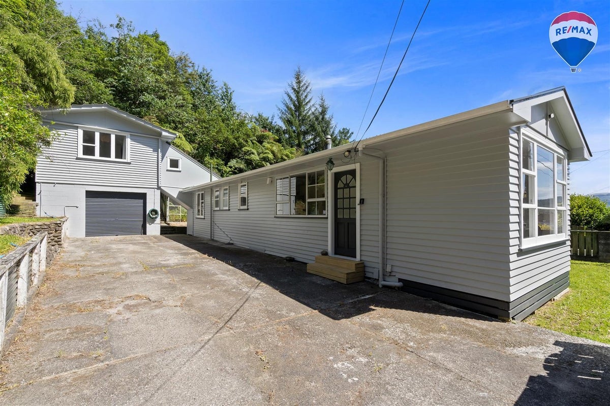 21 Thomson Grove, Stokes Valley, Lower Hutt - Carousel 1