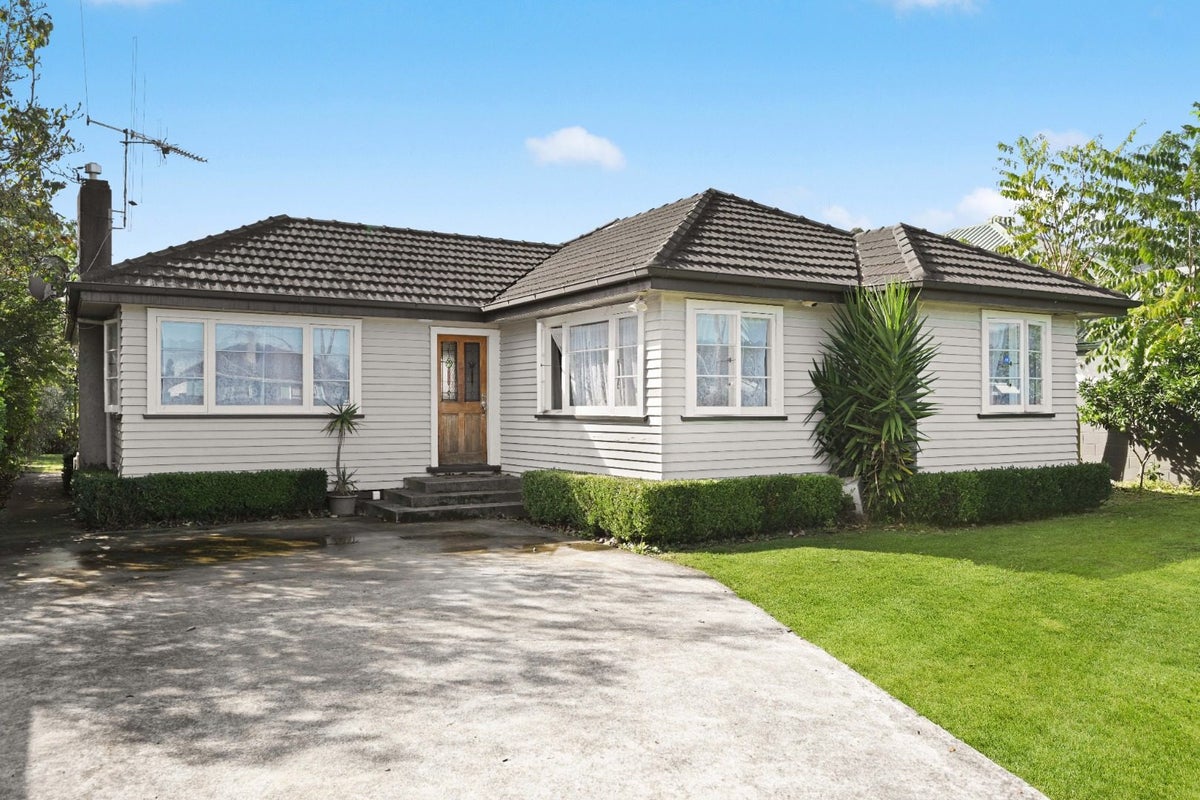 55 Montgomery Crescent, Bader, Hamilton - Carousel 1