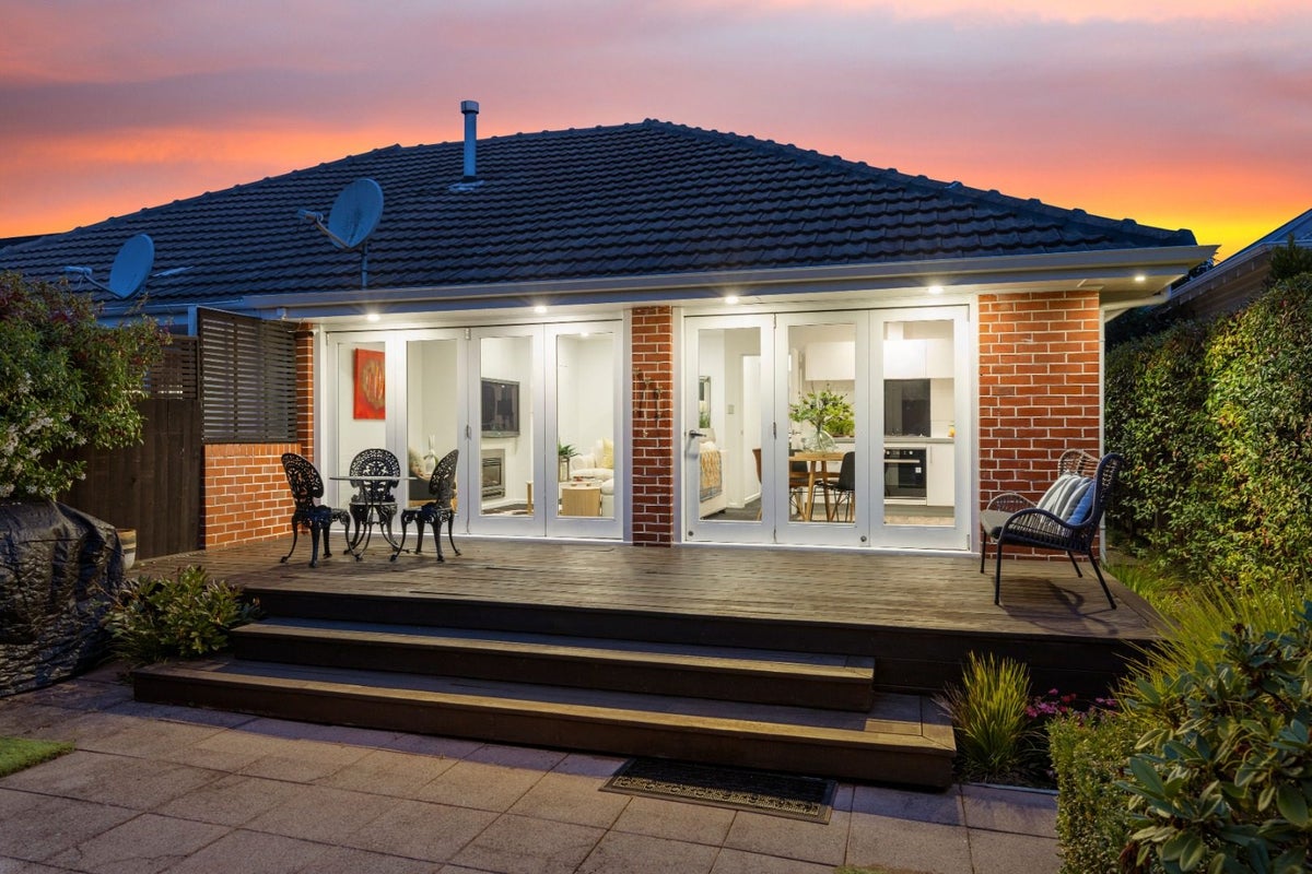 2/110 Leinster Road, Merivale, Christchurch - Carousel 1