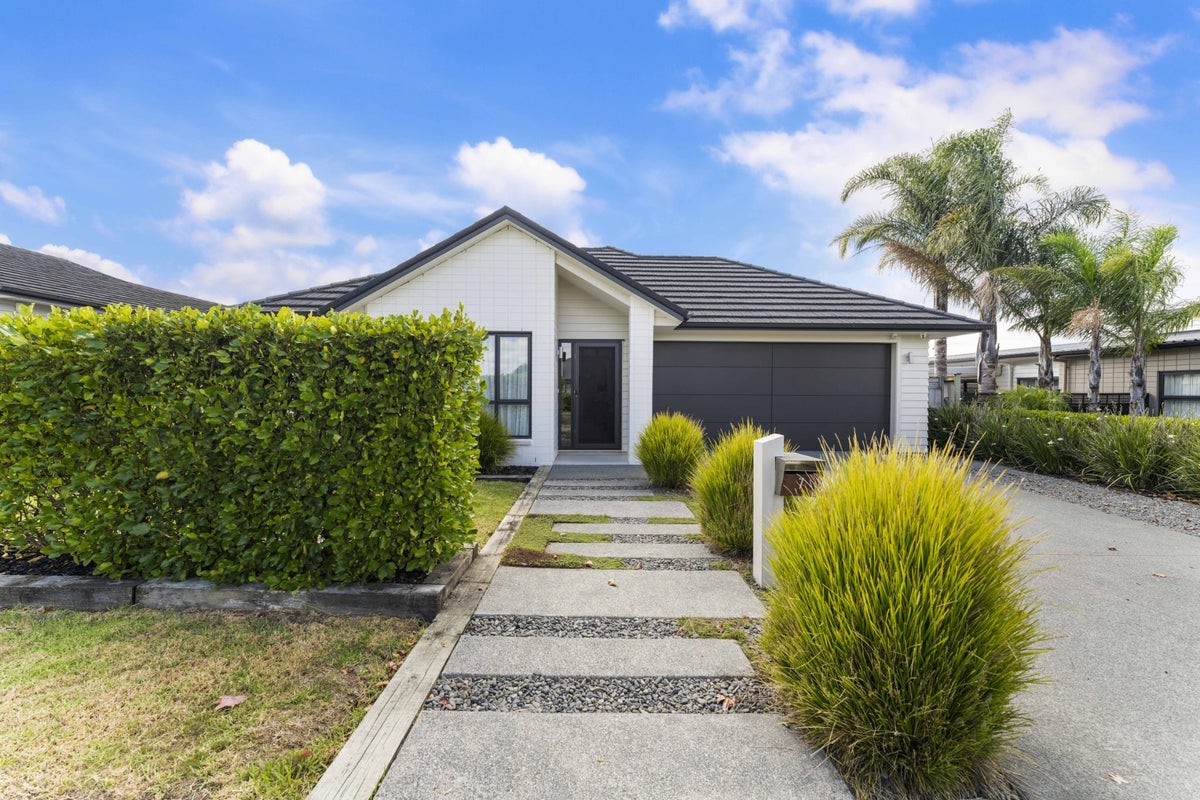 7 Gelderland Way, Karaka, Papakura - Carousel 1