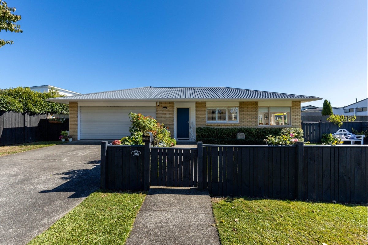 2/122 Clawton ST, Westown, New Plymouth - Carousel 1