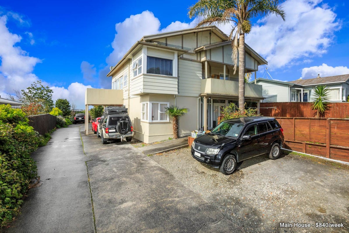 19 Pupuke Road, Birkenhead, Auckland - Carousel 1