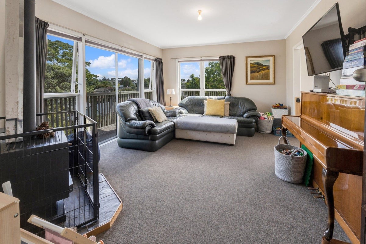 38 Gibraltar Street, Howick, Auckland - Carousel 2