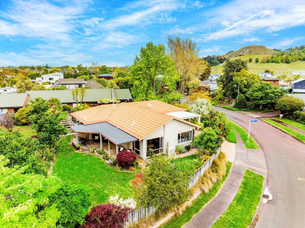 4 Bishops Close, Greenmeadows, Napier - Carousel 1