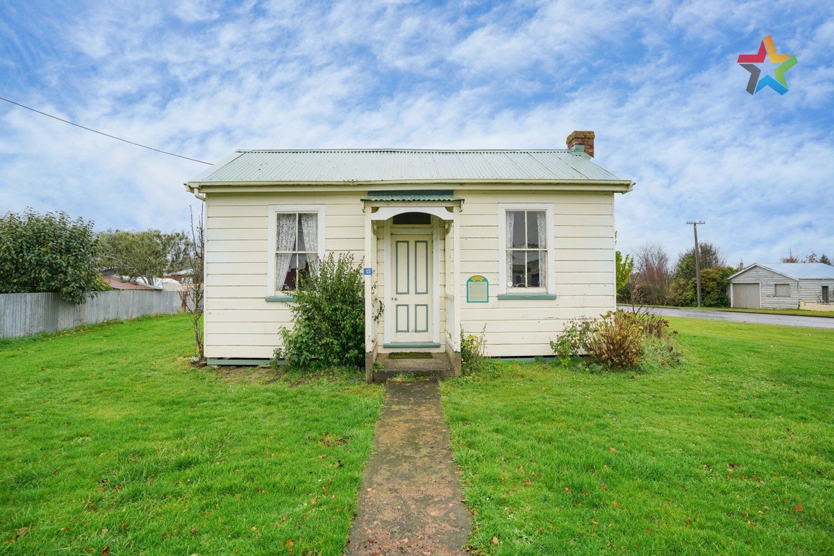13 High Street, Milton - Carousel 1