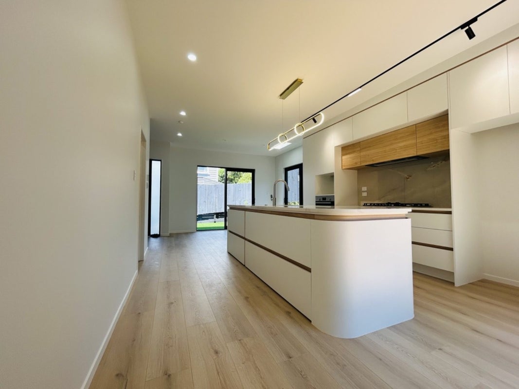 17 Sorrel Crescent, Bucklands Beach, Auckland - Carousel 2