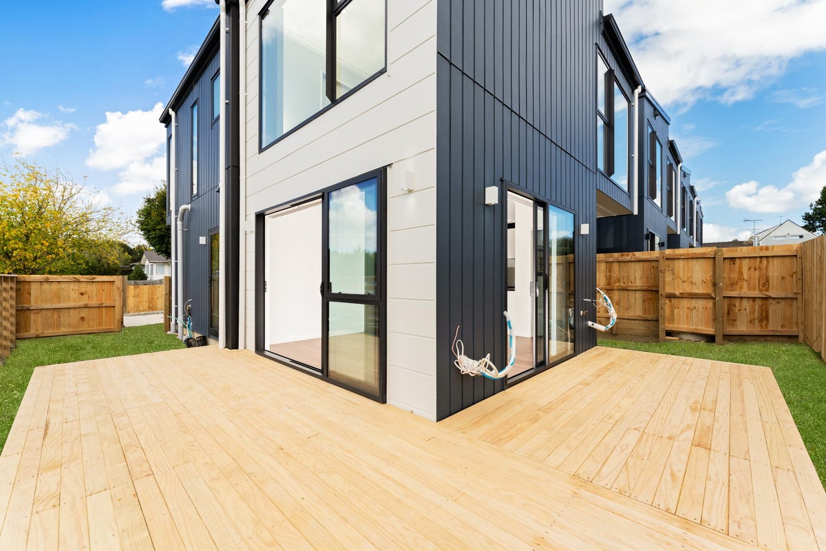 13C Lipton Grove, Opaheke, Papakura - Carousel 2