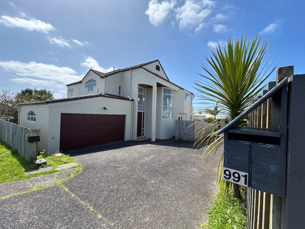 2/991 Beach Road, Torbay, Auckland - Carousel 1