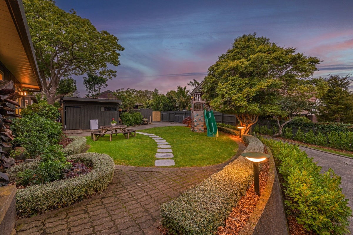 9 Montgomery Terrace, Hokowhitu, Palmerston North - Carousel 24