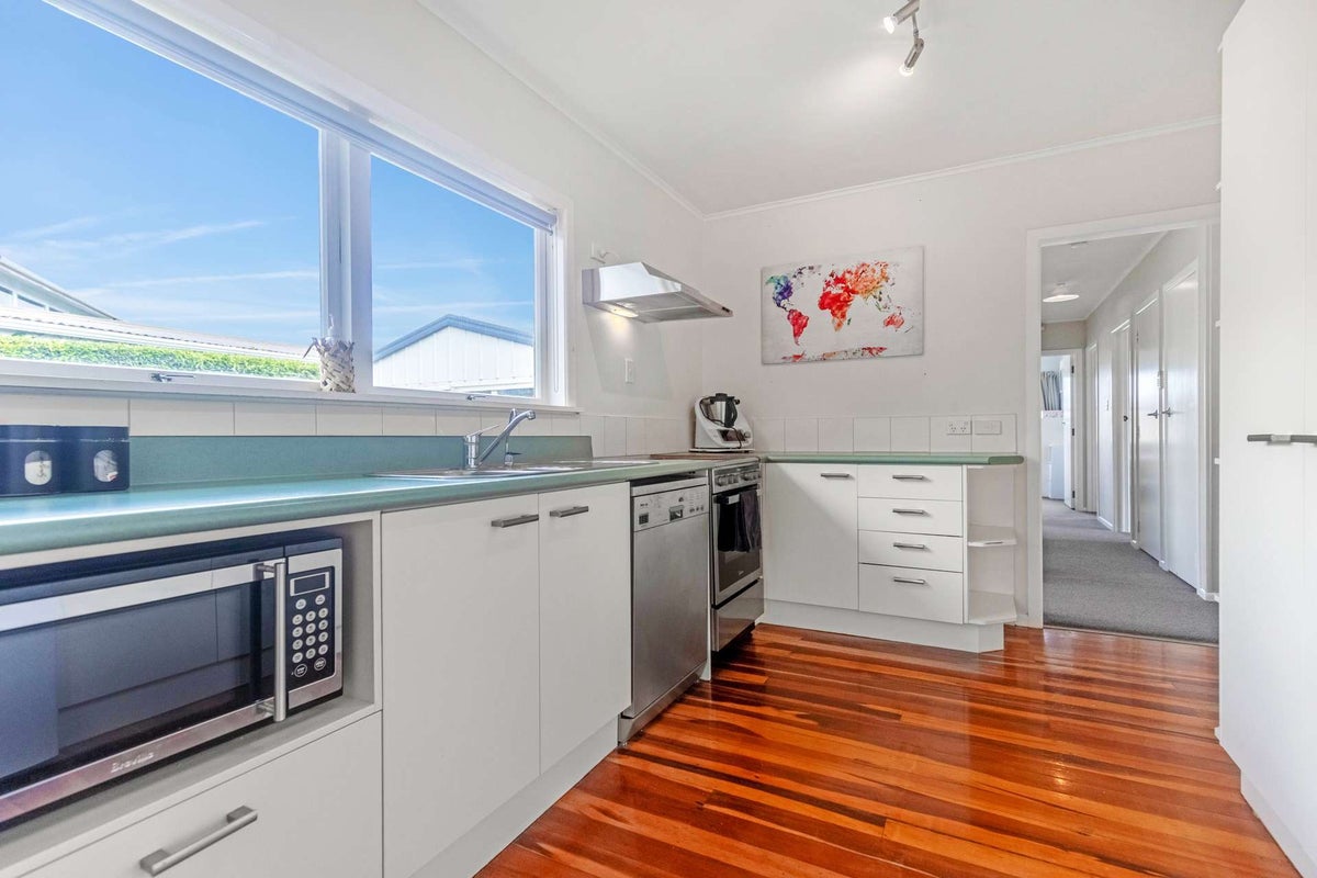16B Campbell Street, Waiuku, Waiuku - Carousel 2