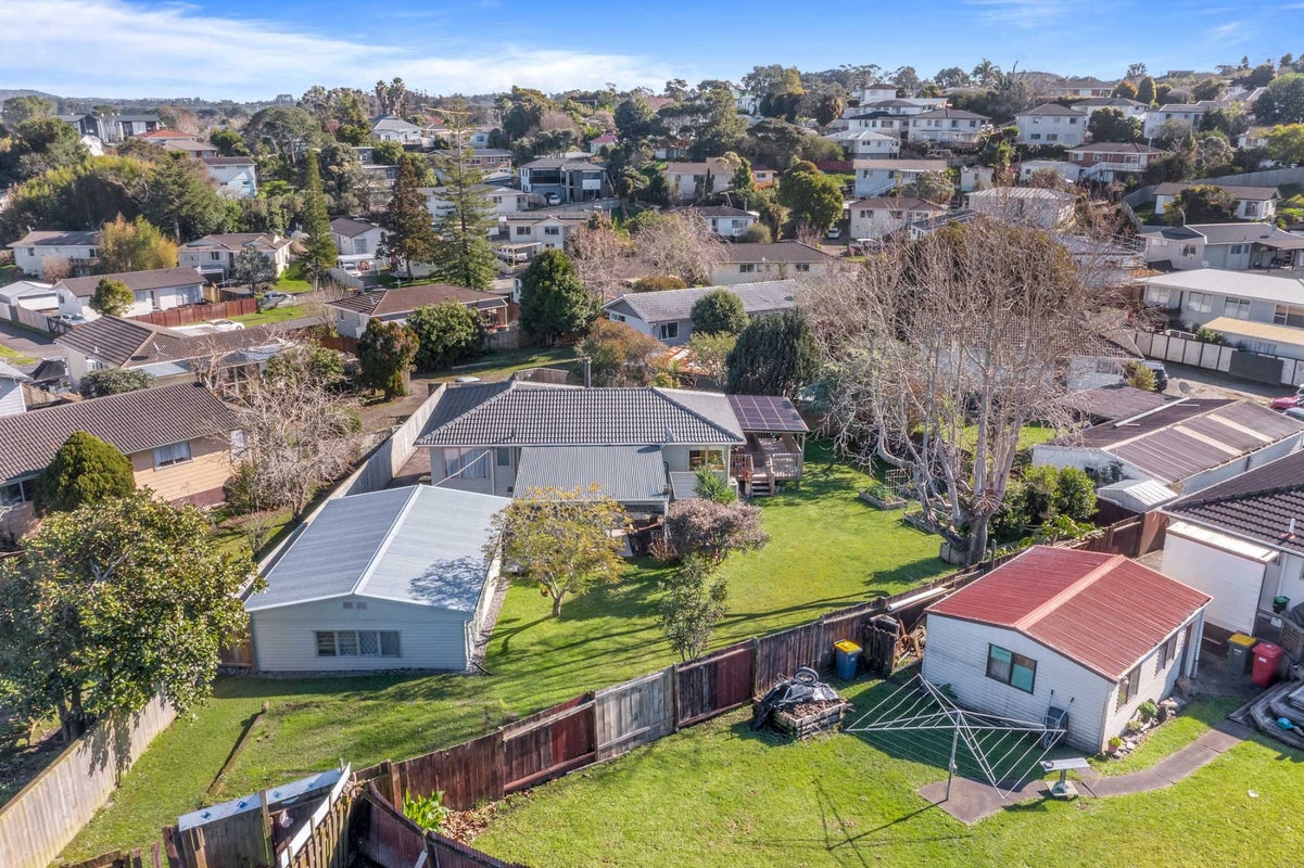 15 Clyma Place, Massey, Auckland - Carousel 32