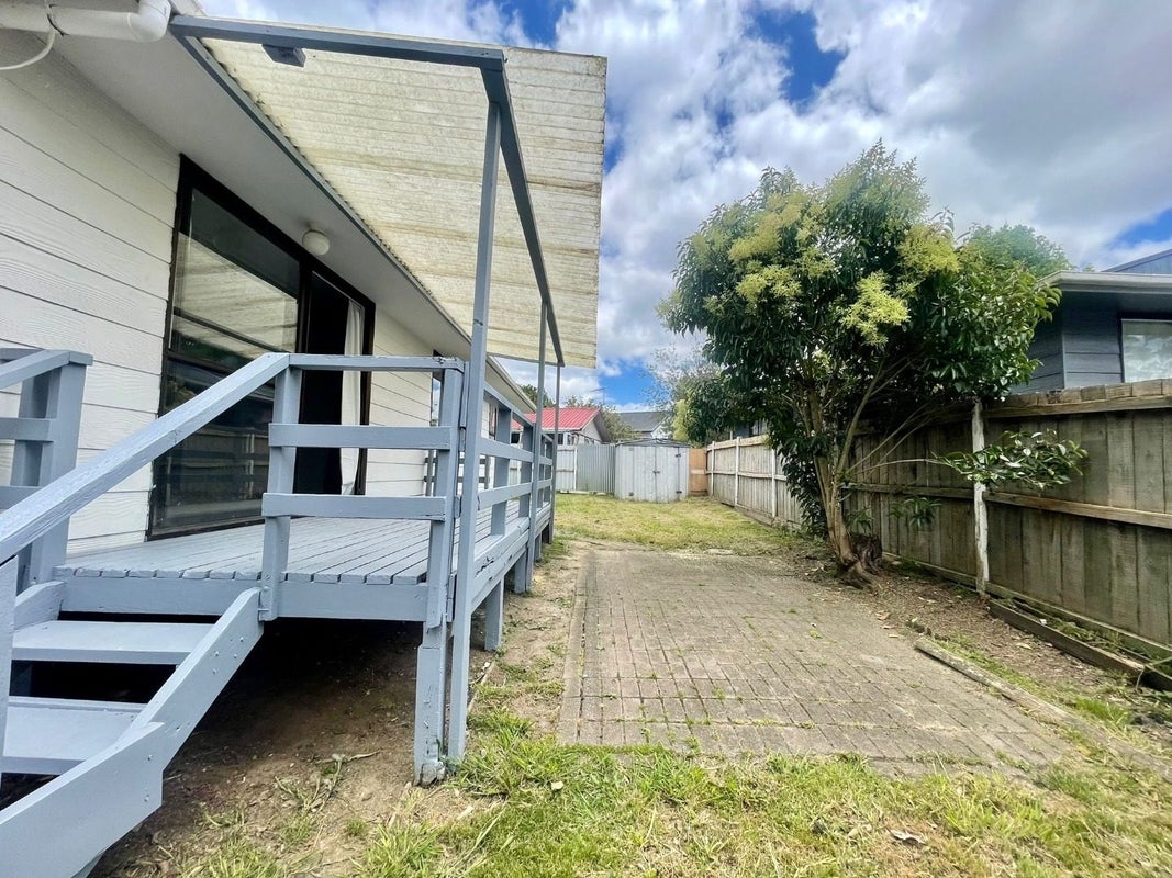 1/160 Universal Drive, Henderson, Auckland - Carousel 15
