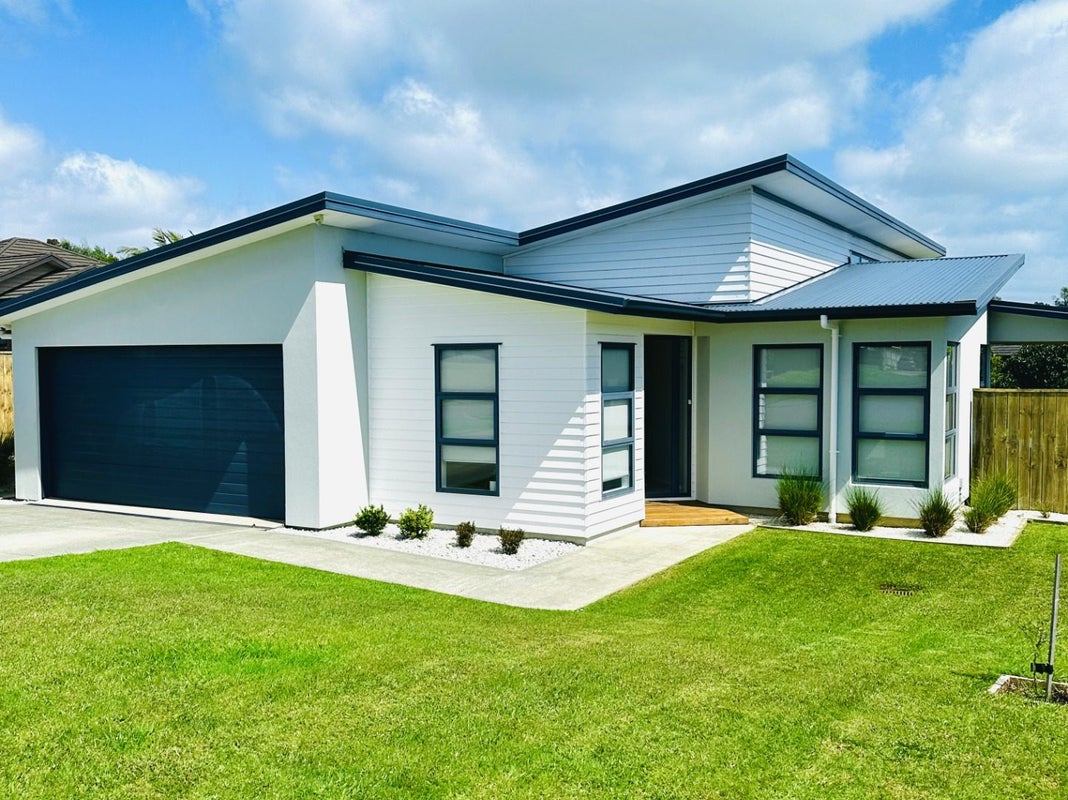 37 Pony Park Place, Beachlands, Auckland - Carousel 1