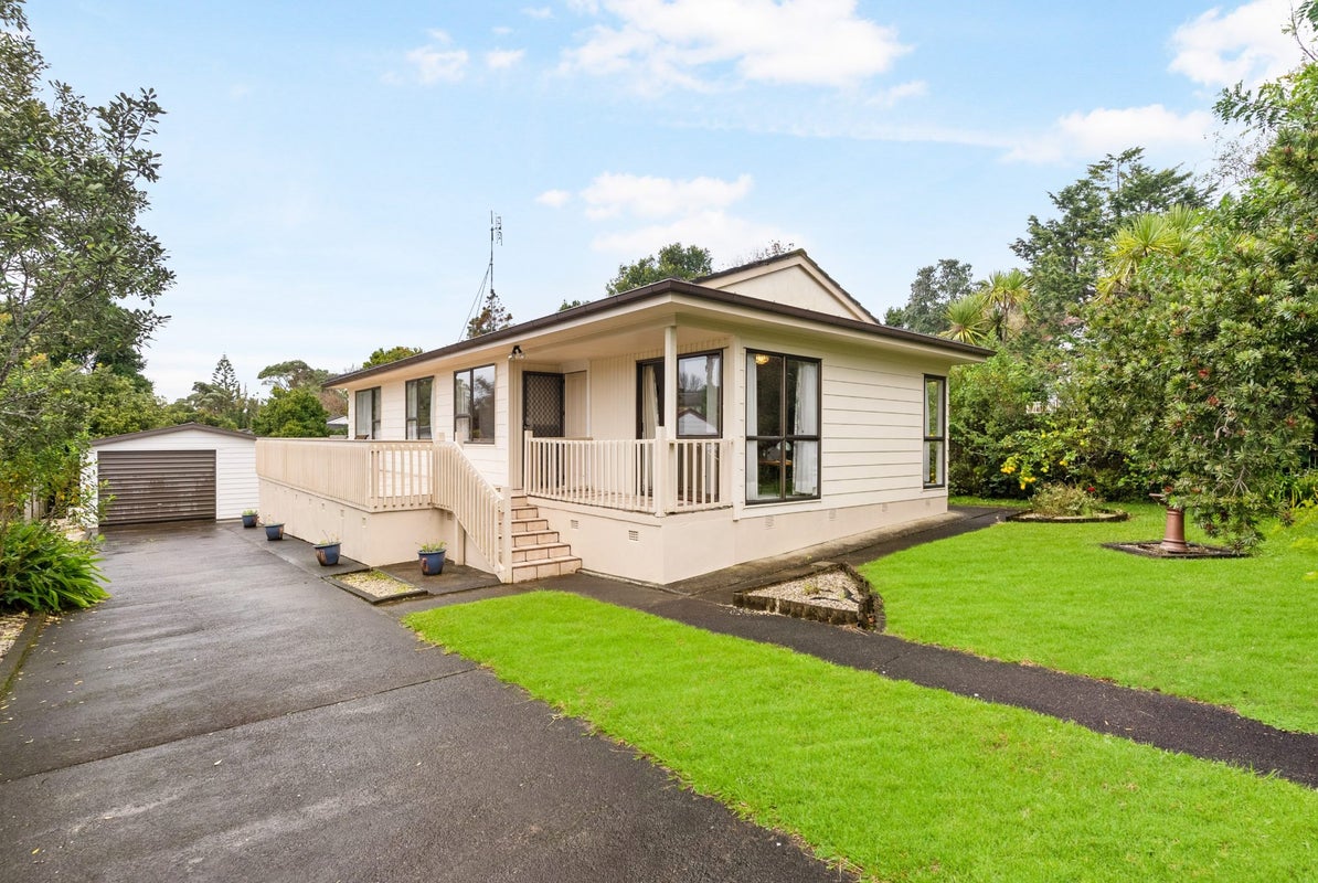 4 Eagleson Street, Northcross, Auckland - Carousel 1