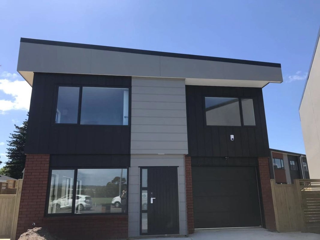 56 Bordeaux Parade, Te Atatu South, Auckland - Carousel 1