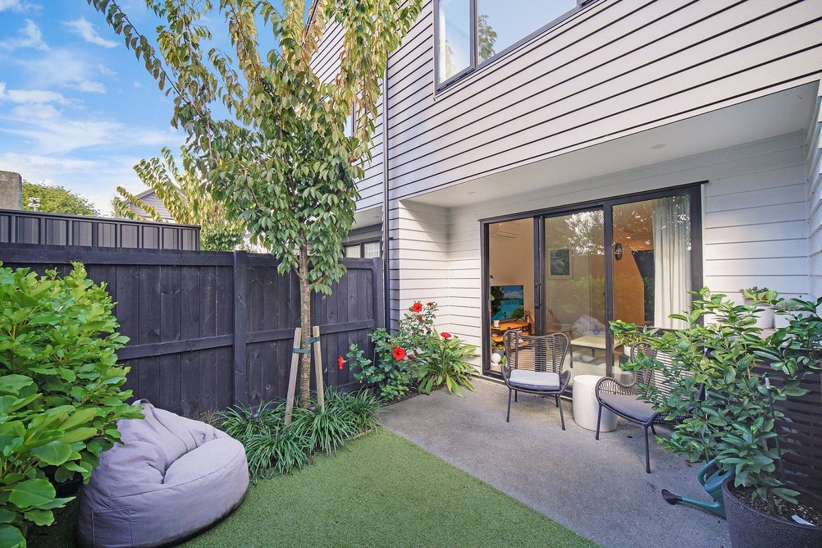 4/598 Te Atatu Road, Te Atatu Peninsula, Auckland - Carousel 1
