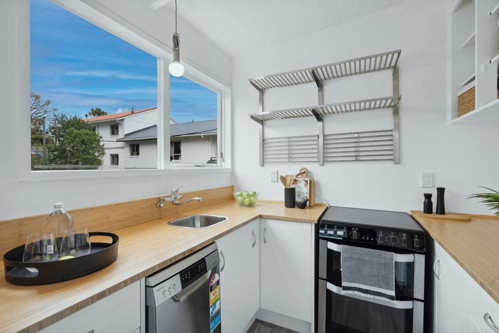 3/76 Waipapa Road, Hataitai, Wellington - Carousel 2