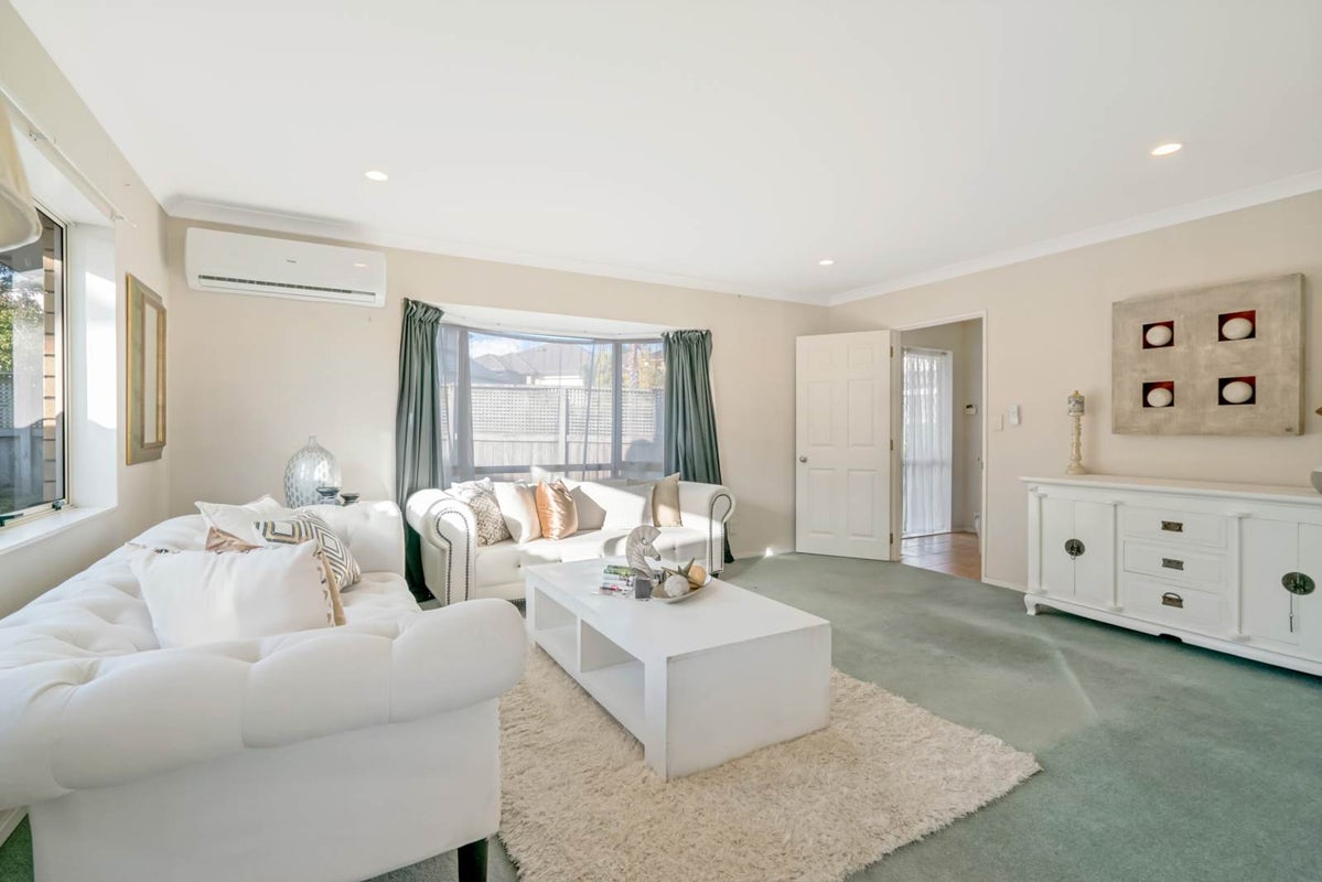 9 San Luis Place, Golflands, Auckland - Carousel 2