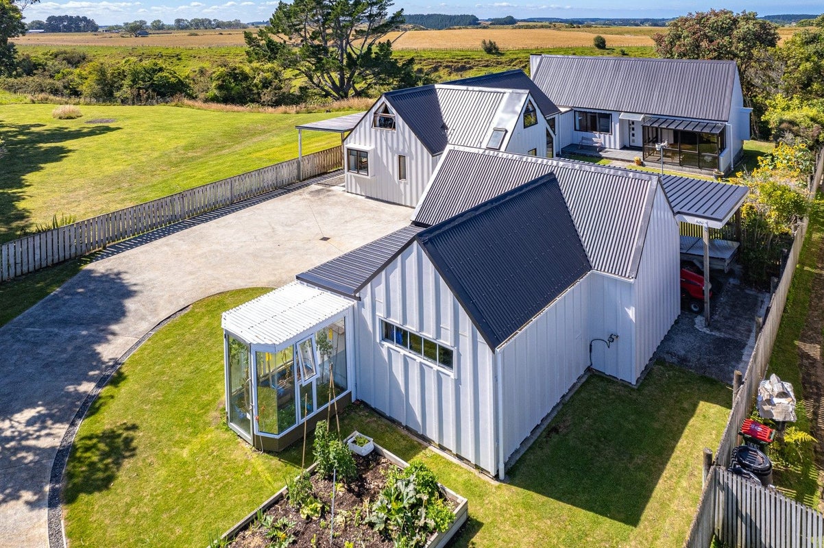 11 Burtts Road, Durie Hill, Whanganui - Carousel 2