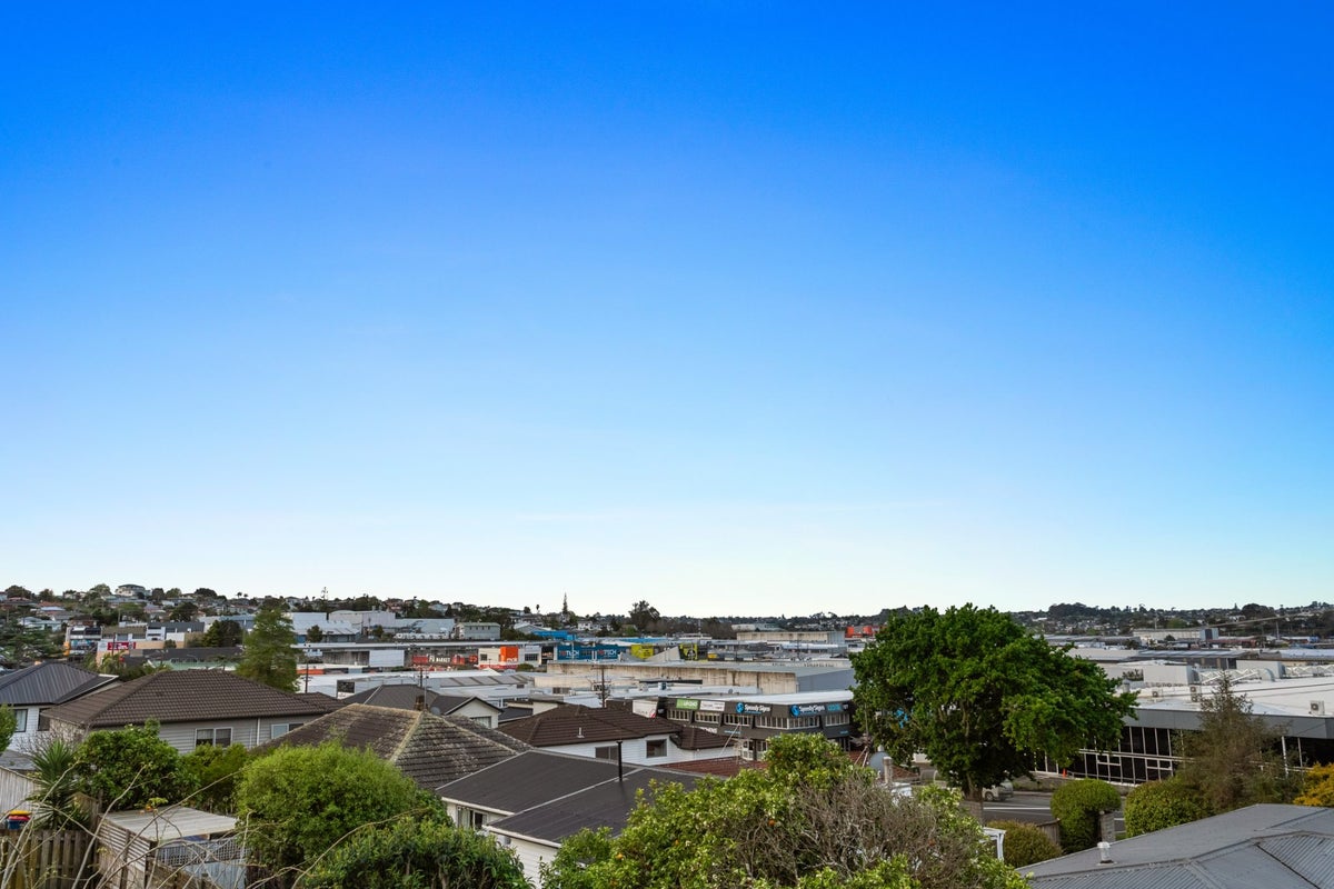 1/3 Anne Road, Hillcrest, Auckland - Carousel 2