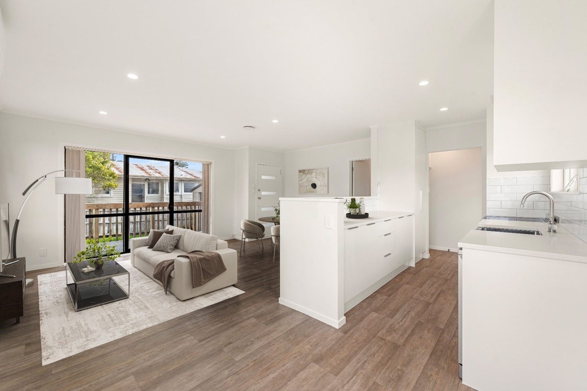 16 Rewarewa Road, Te Atatu Peninsula, Auckland - Carousel 2