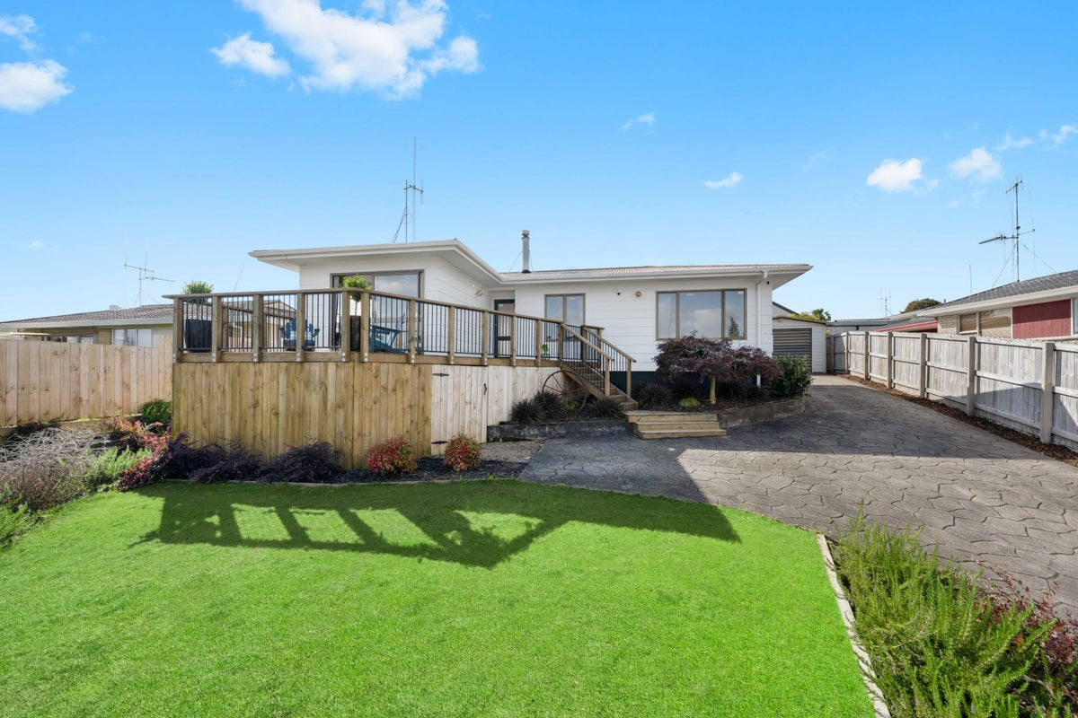 18 Thode Place, Nawton, Hamilton - Carousel 1