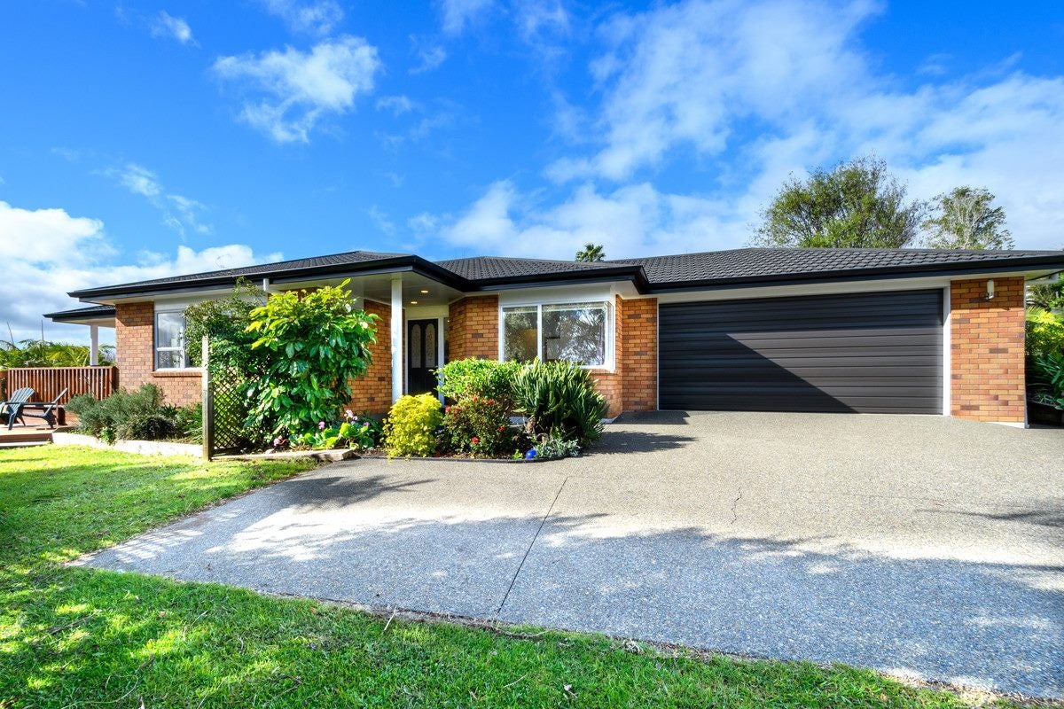 14 Kerlin Crescent, West Harbour, Auckland - Carousel 1