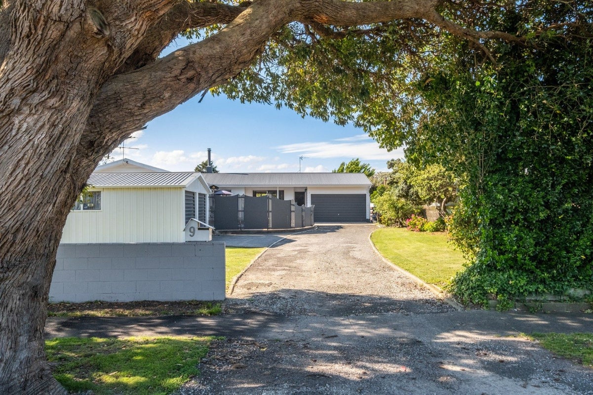9 Lyndhurst Street, Awapuni, Gisborne - Carousel 1