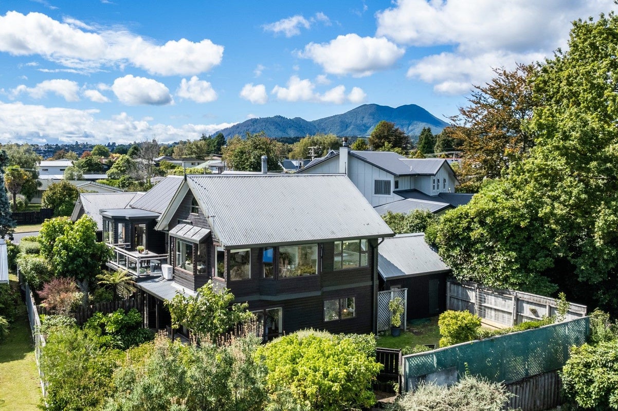 83 Rainbow Drive, Rainbow Point, Taupo - Carousel 1