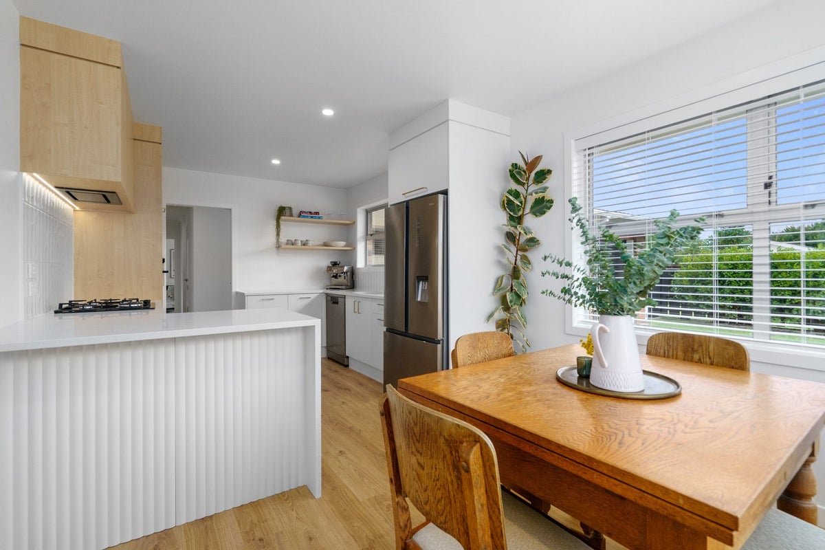 8 Woodstock Crescent, Leamington, Cambridge - Carousel 2
