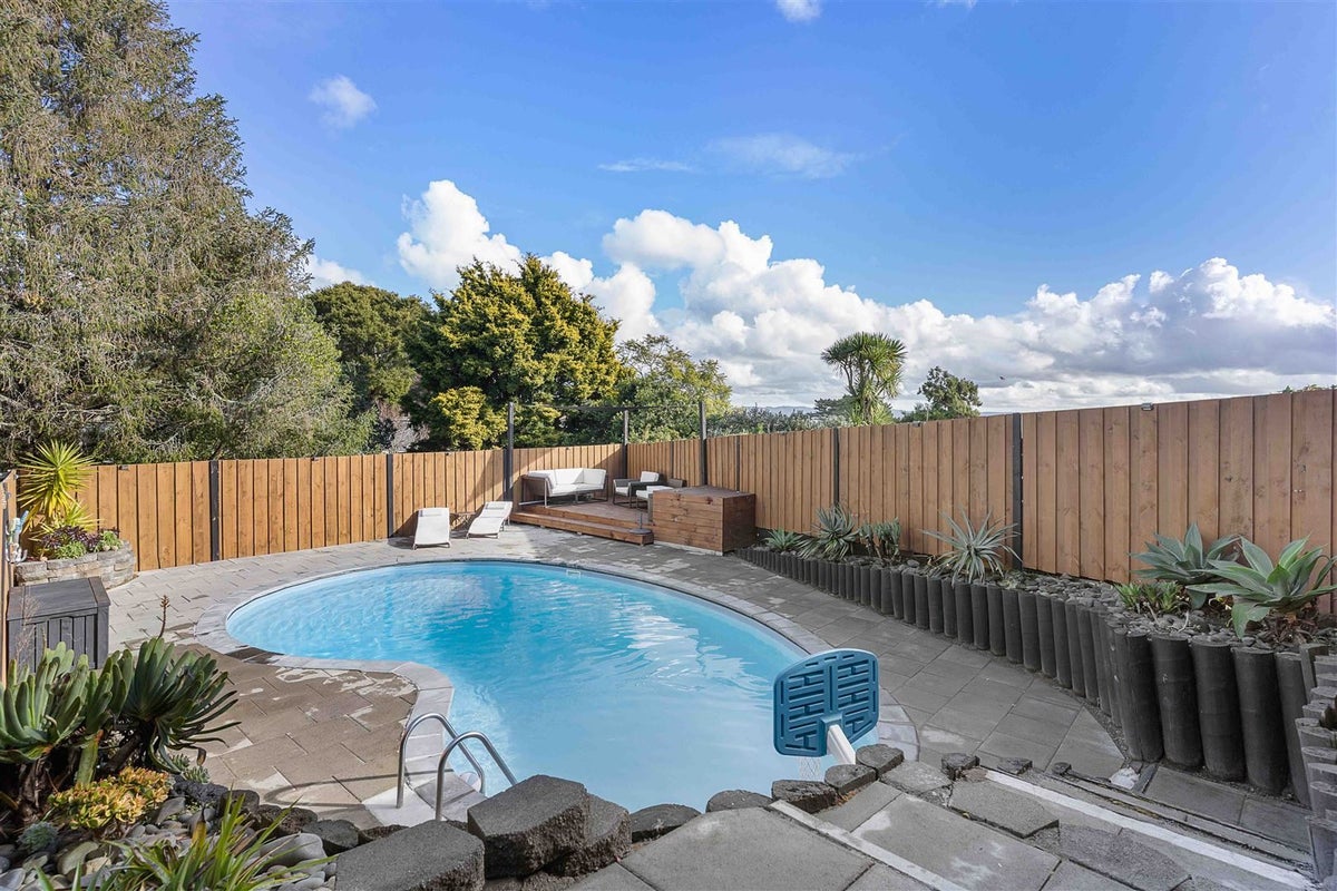 21 Katavich Place, Mount Roskill, Auckland - Carousel 1
