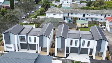 7D Queen Mary Avenue, New Lynn, Auckland - Carousel 1