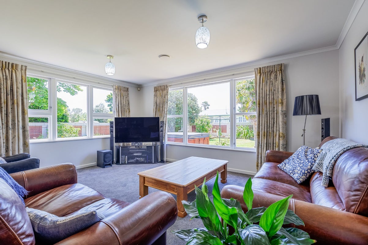 28 Windsor Street, Terrace End, Palmerston North - Carousel 2