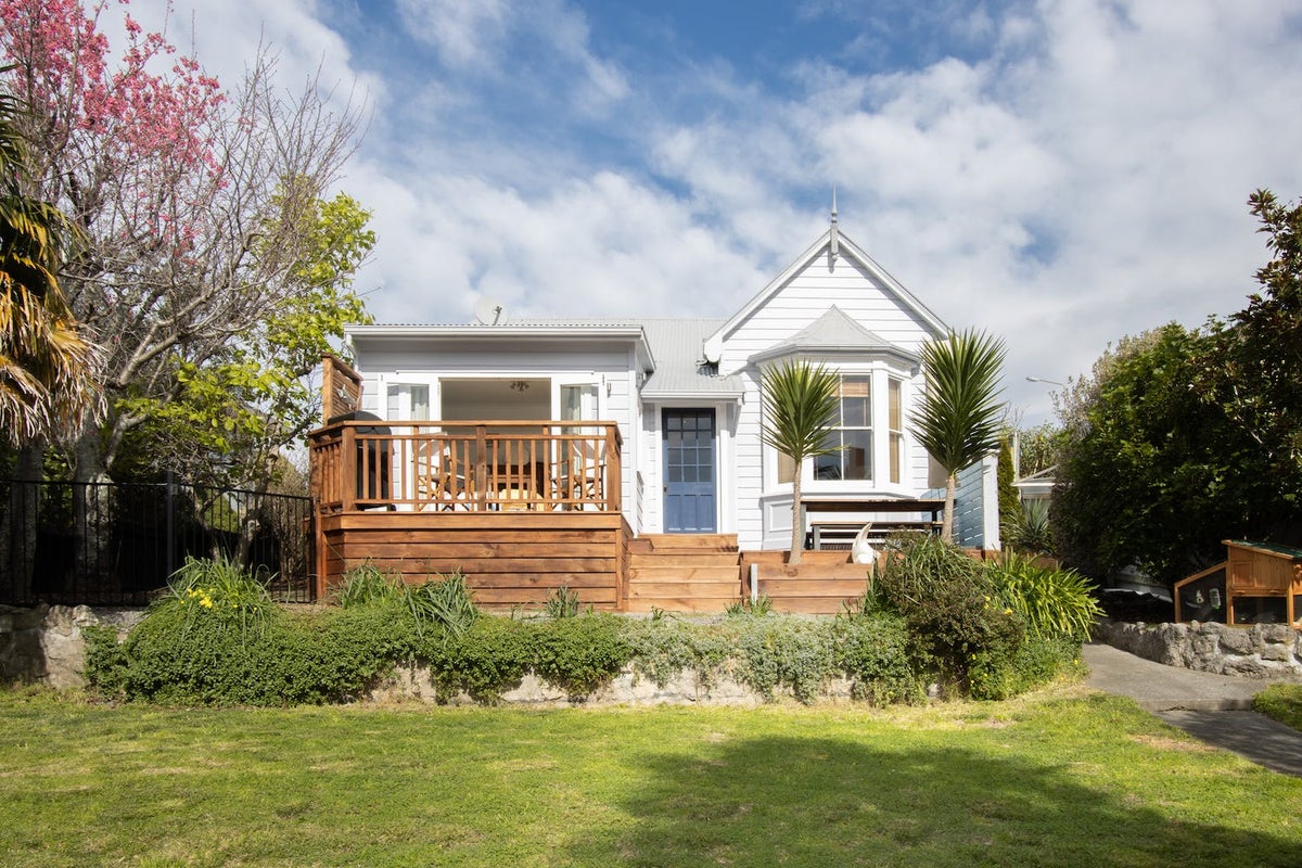 6 Enfield Road, Hospital Hill, Napier - Carousel 1