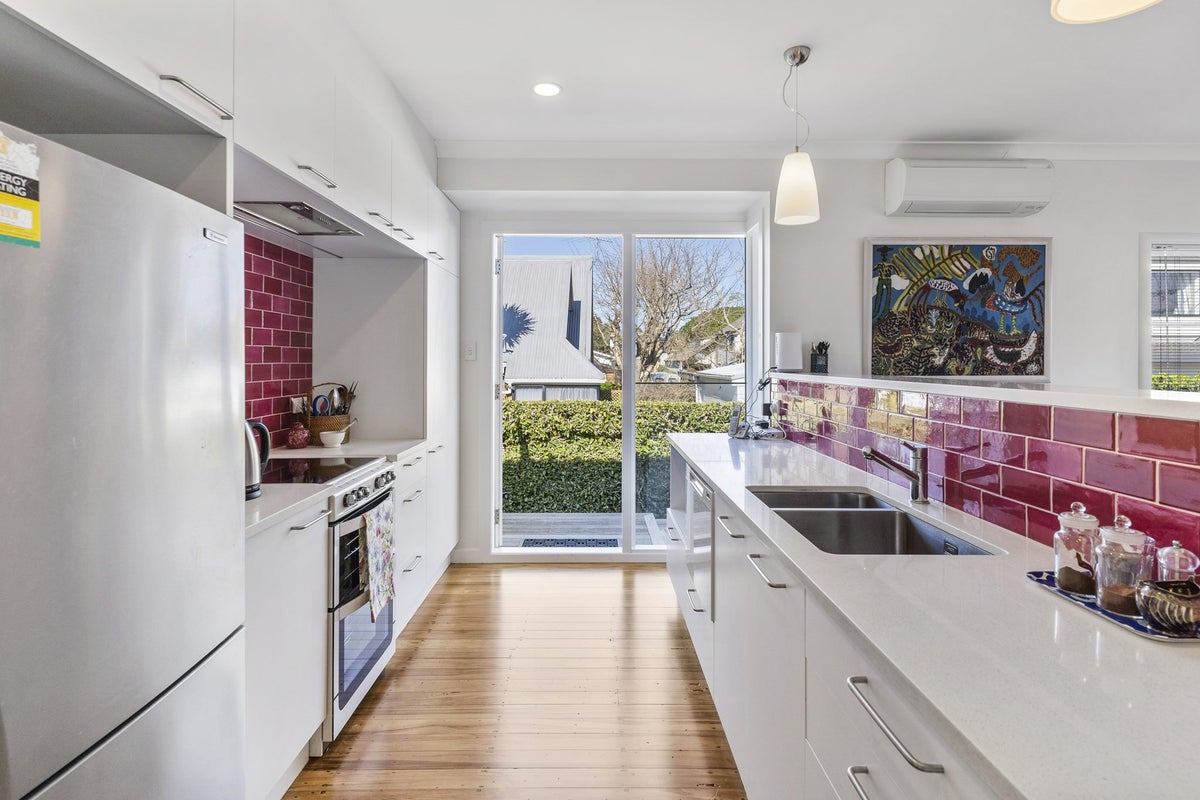 9 Horotutu Road, Greenlane, Auckland - Carousel 2