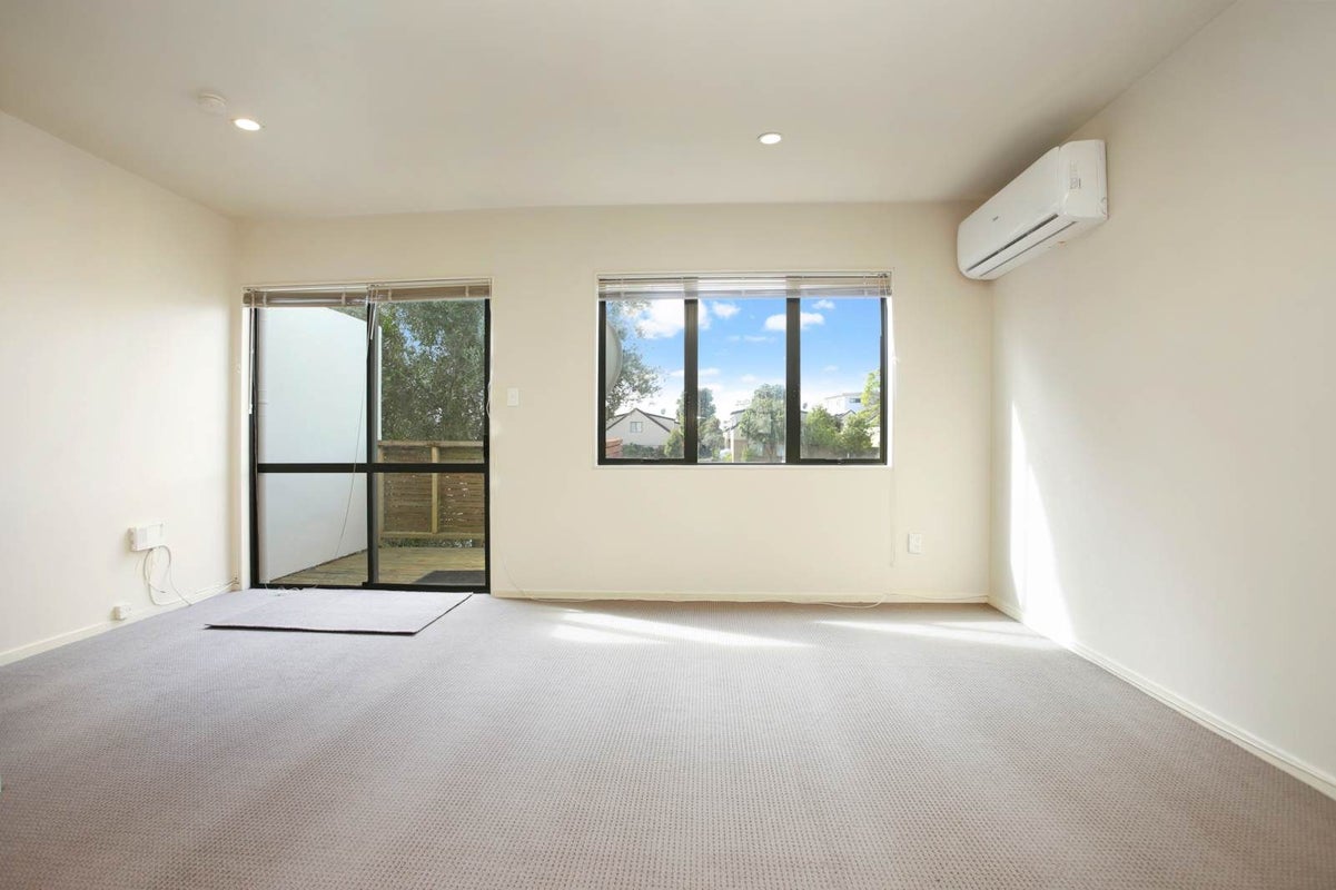 5/12 Ambrico Place, New Lynn, Auckland - Carousel 2