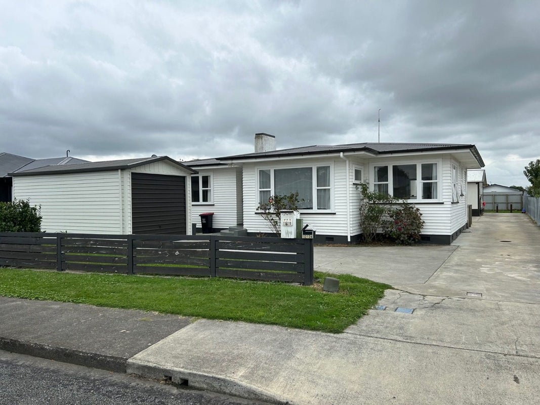 1212 Willowpark Road North, Mayfair, Hastings - Carousel 1
