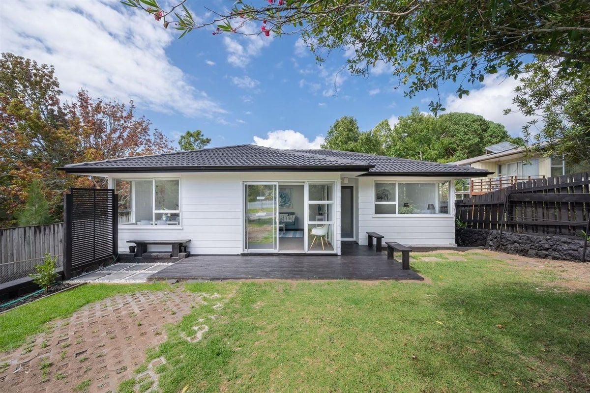 9 Juniper Road, Sunnynook, Auckland - Carousel 1