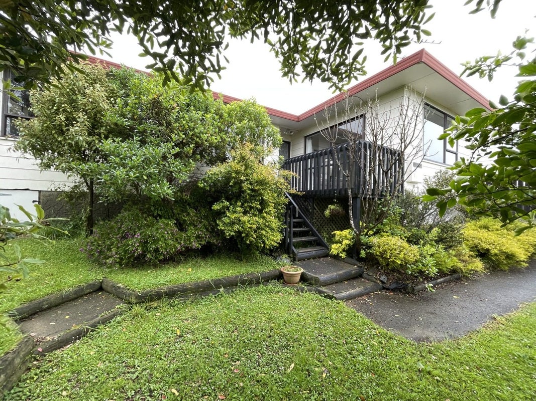 8 Trinidad Crescent, Grenada Village, Wellington - Carousel 1
